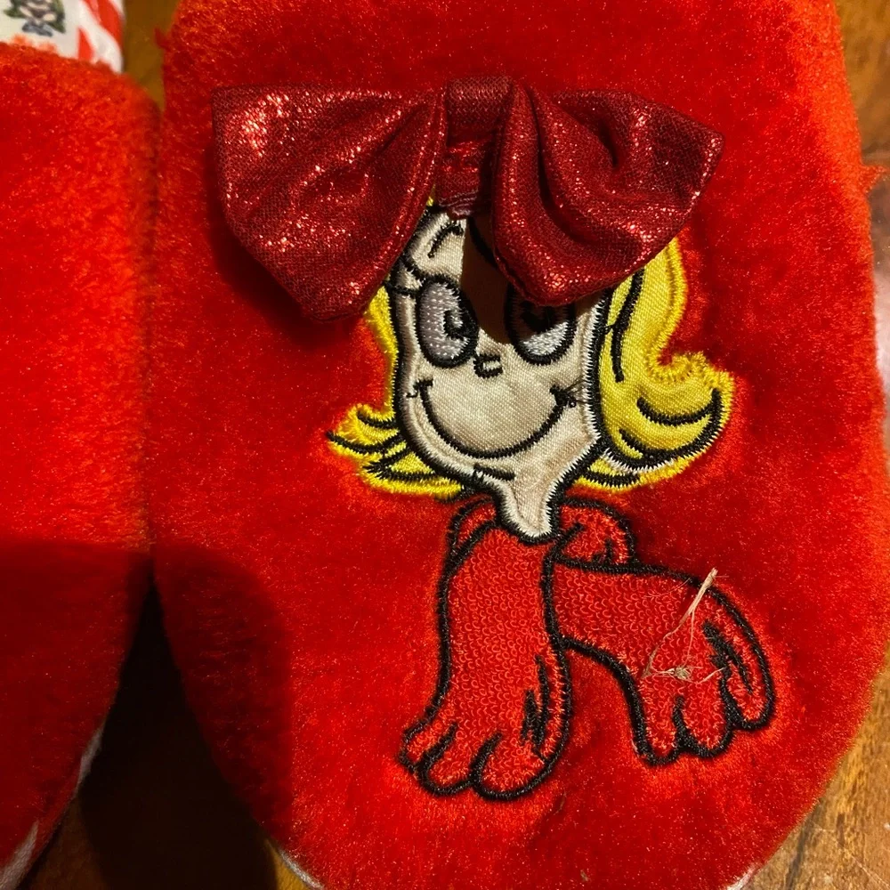 Red Grinch and Cindy Lou Who Slippers youth size 11-12‎